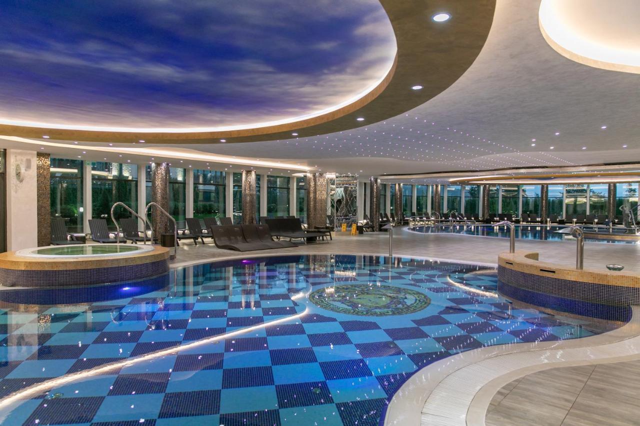 A Hoteli - Grand&Sky Hotel Tornik Zlatibor Exterior photo The swimming pool at the Royal Garden Hotel